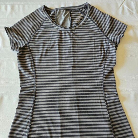 Women's Size Small MPG Black & Gray Striped Short Sleeve Tee - Picture 1 of 9